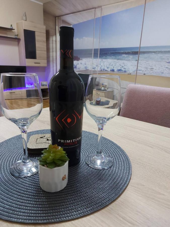 Apartman Espresso Sa Parkingom 斯雷姆斯卡米特罗维察 外观 照片