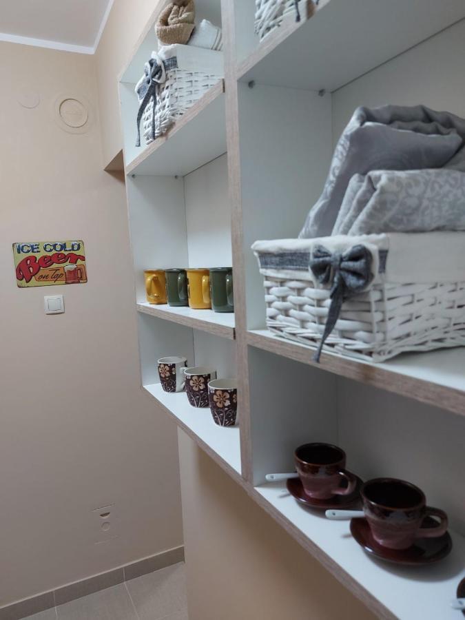 Apartman Espresso Sa Parkingom 斯雷姆斯卡米特罗维察 外观 照片