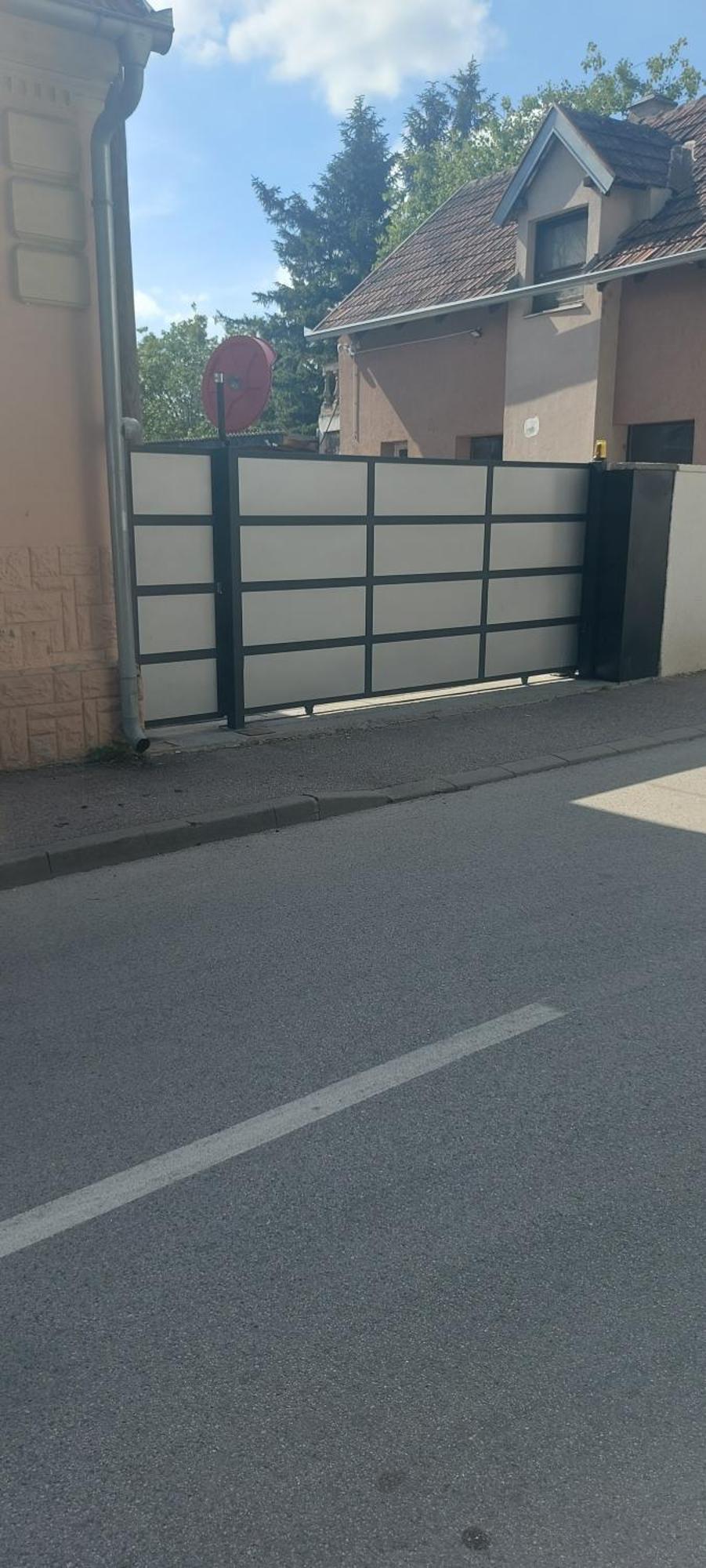 Apartman Espresso Sa Parkingom 斯雷姆斯卡米特罗维察 外观 照片
